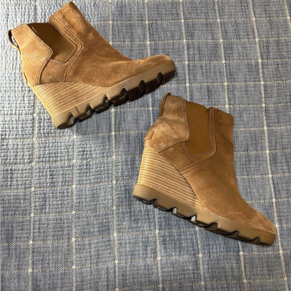 Sorel Joan of Arctic Wedge II Chelsea Boots – Suede Tan – Size 10 - Picture 3 of 6